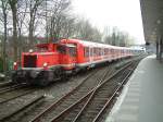 333 038 der S-Bahn Hamburg schleppt 474 029 in Ohlsdorf am 19.04.06