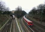 Kurz hinter dem Bahnhof  Berliner Tor  - in stlicher Richtung - verlaufen die Gleise von U- und S-Bahn kurzzeitig parallel, um sich dann zu trennen.