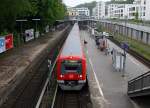 Impressionen aus Hamburg-West: Ein Zug der Linie S1 im Kopfbahnhof  Blankenese .