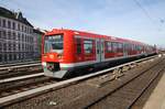 474 022-1 verlässt am 25.3.2017 als S1 von Hamburg-Airport nach Wedel den Bahnhof Hamburg-Altona.