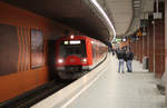 Dieses Foto zeigt die Station Hamburg-Königstraße nebst Triebzug der Baureihe 474.
Aufnahmedatum: 28. Februar 2016