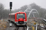 Ein Triebzug der Baureihe 474, dessen genaue Nummer mir unbekannt ist, am 29. Februar 2016 in Hamburg-Ohlsdorf.