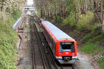 Das Ziel zum Greifen nah...
Wenige hundert Meter vor dem Ziel Poppenbüttel wurde dieser ET 474 (Nr. unbekannt) fotografiert.
Aufnahmedatum: 18. April 2017