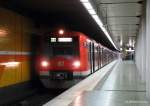 S-Bahn der Linie S1 nach Poppenbttel in der unterirdischen Station Hamburg-Altona, 13.05.2007
