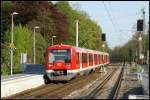 Eine S 3 nach Stade fhrt am 04.05.2008 in Horneburg ein.