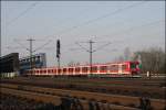 Zwei 474er sind als S3 nach Harburg-Rathaus unterwegs. (10.04.2009)
