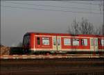 474 013 (9480 0474 013-0 D-DB) ist im Abendlicht als S3 nach Altona unterwegs... (10.04.2009)