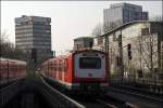 Nachschuss auf einen 472er der als S21 nach Bergedorf den Bahnhof Dammtor verlsst. (11.04.2009)