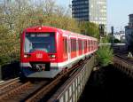 474 019/519 fhrt zusammen mit 474 023/523 als S11 in RIchtung Blankenese in HH-Dammtor ein. 23.04.09