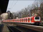 472 538/038 und 472 528/028 verlassen Dammtor als S21 nach Elbgaustrae.

