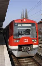 Zwei 474er  Vollzug  sind als S1 nach Airport/Poppenbttel unterwegs. Hier in der Station Landwehr. (11.04.2009) 

