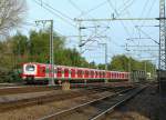 Zug der Hamburger S-Bahnlinie 21 Richtung Bergedorf kurz hinter der Station  Tiefstack .