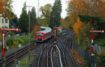 Zwei aus Wedel kommende 474 fahren am 30.10.2016 in den Kopfbahnhof Blankenese ein