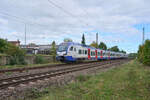 Auf der Hannoveraner S-Bahn-Linie 7 kommen Flirt 3 XL zum Einsatz. Am 4.10.2024 war 3 427 035 als S 34723 auf dem Weg von Celle nach Hannover und erreicht in Kürze Burgdorf.
