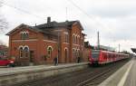 424 501 als S2 nach Nienburg whrend der Einfahrt in den Bahnhof Neustadt am Rbenberge, 9. Mrz 2009.