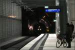 Vom Runden ins Eckige -

Einfahrt eines S-Bahnzuges in die Station  Wilhelm-Leuschner-Platz  in Leipzig.

01.02.2014 (M) 