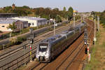 1442 108 + 1442 xxx haben als S 3 nach Halle-Trotha den Bahnhof Schkeuditz verlassen.
Aufnahmedatum: 31. September 2016