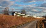 1442 204 und 1442 110 fahren am 22.02.2014 mit der S5X nach Halle (Saale) Hbf durch die Ortslage von Altenburg.