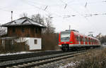 423 270 als  (mittlerweile nicht mehr existierende) S 27 München Hbf - Deisenhofen am 15. März 2010.
Das Foto entstand zwischen Heimeranplatz und Harras in München.
Das beschmierte Stellwerk wurde am Rechner  gereinigt .