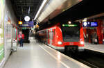 423 351 als S 6 München Ost - Tutzing in der Station München Hbf (tief).
Fotografiert am 14. März 2010.

