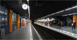 Kennfarbe Orange -     Die modernisierte S-Bahnstation 'Marienplatz' in München.