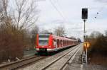 Auf dem Weg nach Petershausen fhrt 423 599-0 als S2 im Bahnhof Poing am 27.03.10 ein.