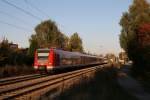 Im abendlichen Herbstlicht am 14.10.11 wurde 423 150-2 als S2 nach Petershausen in Poing fotografiert.