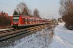 423 167-6 als S2 fhrt am 11.02.12 in Poing der untergehenden Wintersonne nach Petershausen entgegen.