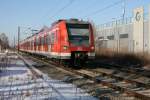 423 658-4 fhrt am 22.02.12 als S2 nach Erding gerade in Poing ein.