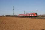 Am 01.04.12 lief 423 712-9 auf der S2 und war am Poinger Ortsrand nach Erding unterwegs.