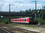 Eine x-Wagen Garnitur erreicht am 29.August 2012 als S2 nach Altdorf den Bahnhof Feucht.