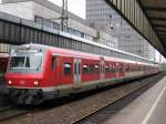 Dies ist die S1 nach Dortmund, Geschoben wird diese von einer 143er Lok mit einer Leistung von 3500 KW, welche auf maximal 120 km/h kommt.Fotografiert wurde diese am Essener Hauptbahnhof