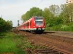 Am 30.04.2005 zeigte das Thermometer erstmals in diesem Jahr beinahe hochsommerliche Werte, als die S 6 in Fahrtrichtung Frankfurt am Main-Sdbahnhof bei Ginnheim unterwegs war.