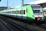422 011-7 und eine weitere grüne 422 fuhr, am 16.06.19 als S1 nach Dortmund Hbf, aus dem Duisburger Hauptbahnhof aus.