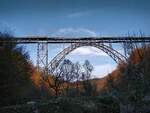 Müngstener Brücke mit S7 der Rhein-Ruhr-Bahn, Typ Lint41 am 05.11.2024