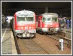 Am 01.03.2008 stand die S1 nach Dortmund abfahrbereit am Gleis 10 des Dsseldorfer Hauptbahnhofes, als die S7 vom Flughafen Dsseldorf Terminal mit 420 363 gerade ankam und sich fotogen daneben stellte.