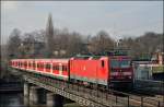 Die Dsseldorfer 143 292 (9180 6143 292-1 D-DB) berquert mit einem Zug der Linie S8 nach Mnchengladbach Hbf (bis Hagen Hbf als S5) den Harkortsee bei Wetter(Ruhr).