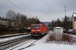 S8 nach Mnchengladbach gezogen von 143 611-2 erreicht Wuppertal-Sonnborn. 08.01.2010 - 13:50