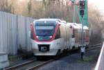 Soeben fhrt ein Zug der Linie S28 der Regiobahn in den Haltepunkt Kaarster Bahnhof ein.