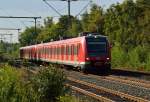422 507-4 kommt mit einer S8 nach Oberbarmen in Korschenbroich eingefahren.
Donnerstag 11.9.2014