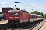 143 241-8 steht am 3.7.2017 mit der S1 von Dortmund Hauptbahnhof nach Essen-Steele Ost im Bochumer Hauptbahnhof.