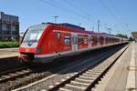 422 518-1 steht am 3.7.2017 als S1 von Bochum Hauptbahnhof nach	Solingen Hauptbahnhof im Bochumer Hauptbahnhof bereit. 