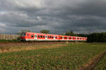 x-Wagenpark beim damaligen Einsatz auf der Linie S 6 von Köln-Nippes nach Essen.
Das Bild wurde am 28. September 2012 in Langenfeld (Rheinland) aufgenommen.
Mir sind die aktuell eingesetzten ET 422 deutlich lieber.