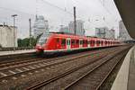 422 564-5 fährt am 2.7.2017 als S6 von Köln-Nippes in den Essener Hauptbahnhof ein. 