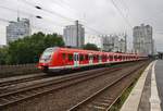 422 578-5 erreicht am 2.7.2017 als S6 von Köln-Nippes den Essener Hauptbahnhof.