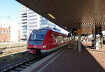 Die S2 kommt von Dortmund-Hbf nach Duisburg-Hbf und fährt den Duisburger-Hbf ein.
Aufgenommen vom Bahnsteig 1 in Duisburg-Hbf.
Bei Sonnenschein am Kalten Vormittag vom 13.2.2018.