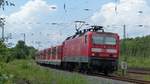 143 241 zieht eine S1 nach Dortmund durch die Ehrenfelder Kurve. Aufgenommen am 20.7.2017 13:18