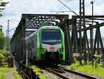 Anfang Juli 2024 habe ich den Elektrotriebzug 3429 012 B auf der Eisenbahnbrücke in Hattingen abgelichtet.