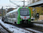 Der Elektrotriebzug 3429 013 A ist hier Ende November 2024 bei der Ankunft am Bahnhof in Schwelm zu sehen.