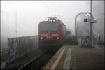 143 054 fhrt mit einer S4 nach Unna in den  Haltepunkt  Dortmund-Marten Sd ein.